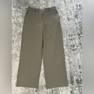 Like new lululemon Daydrift straight leg pant short size L warm ash grey
